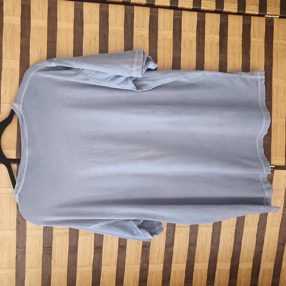 Tommy Bahama tshirt - Picture 4 of 4